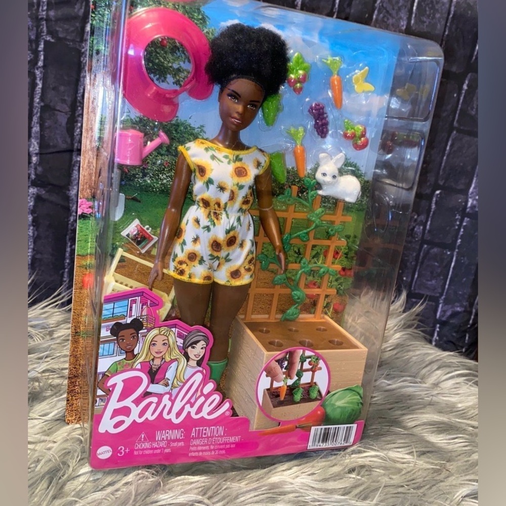 NWTS SUNFLOWER Barbie Doll and Gardening Playset HTF Collectible
RARE